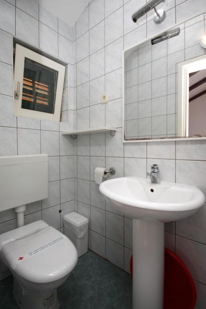 Apartments By The Sea Bilo, Primosten - 8364 Room photo