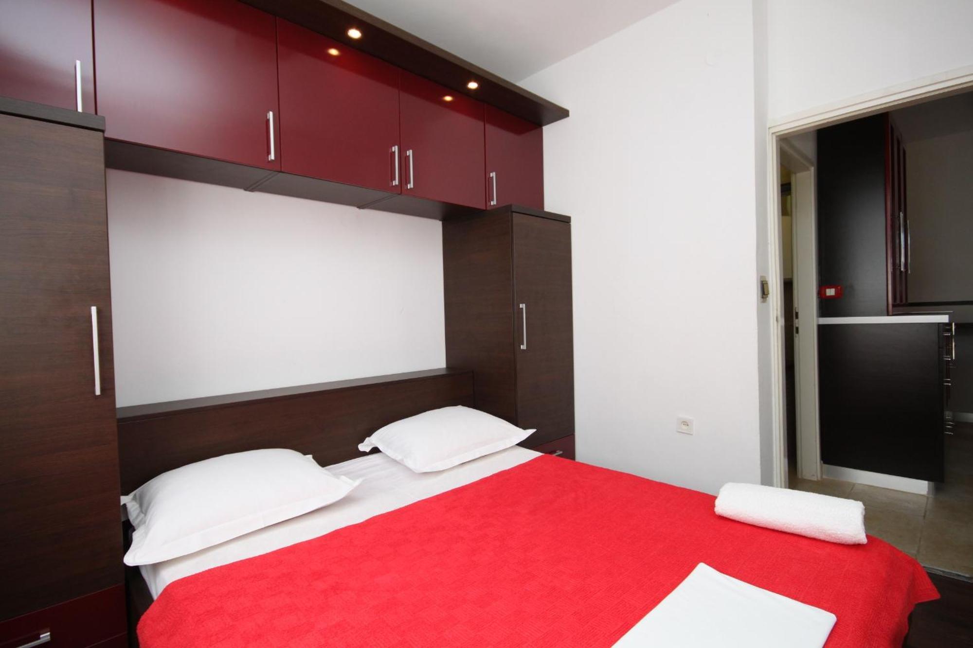 Apartments By The Sea Bilo, Primosten - 8364 Room photo
